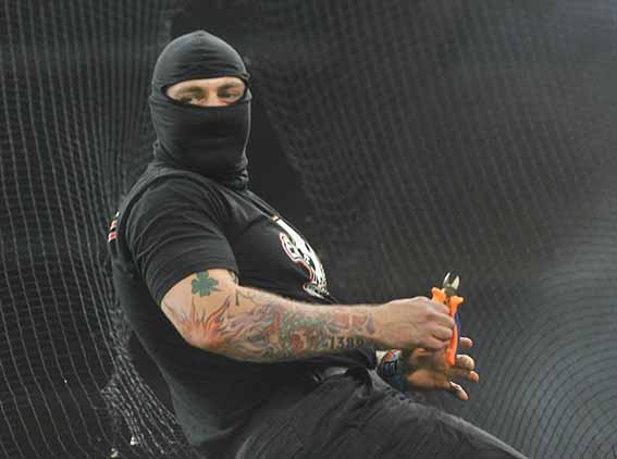 Скачать песню hooligans